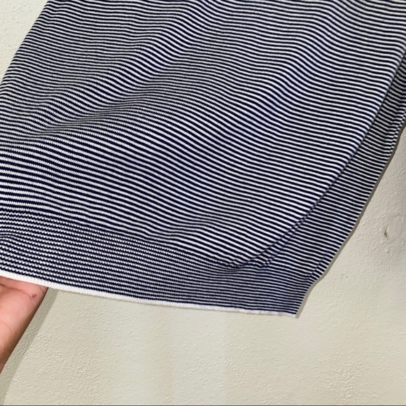 Banana Republic Factory Lightweight Crewneck Knit sweater. Size: Petite Large - Picture 5 of 8